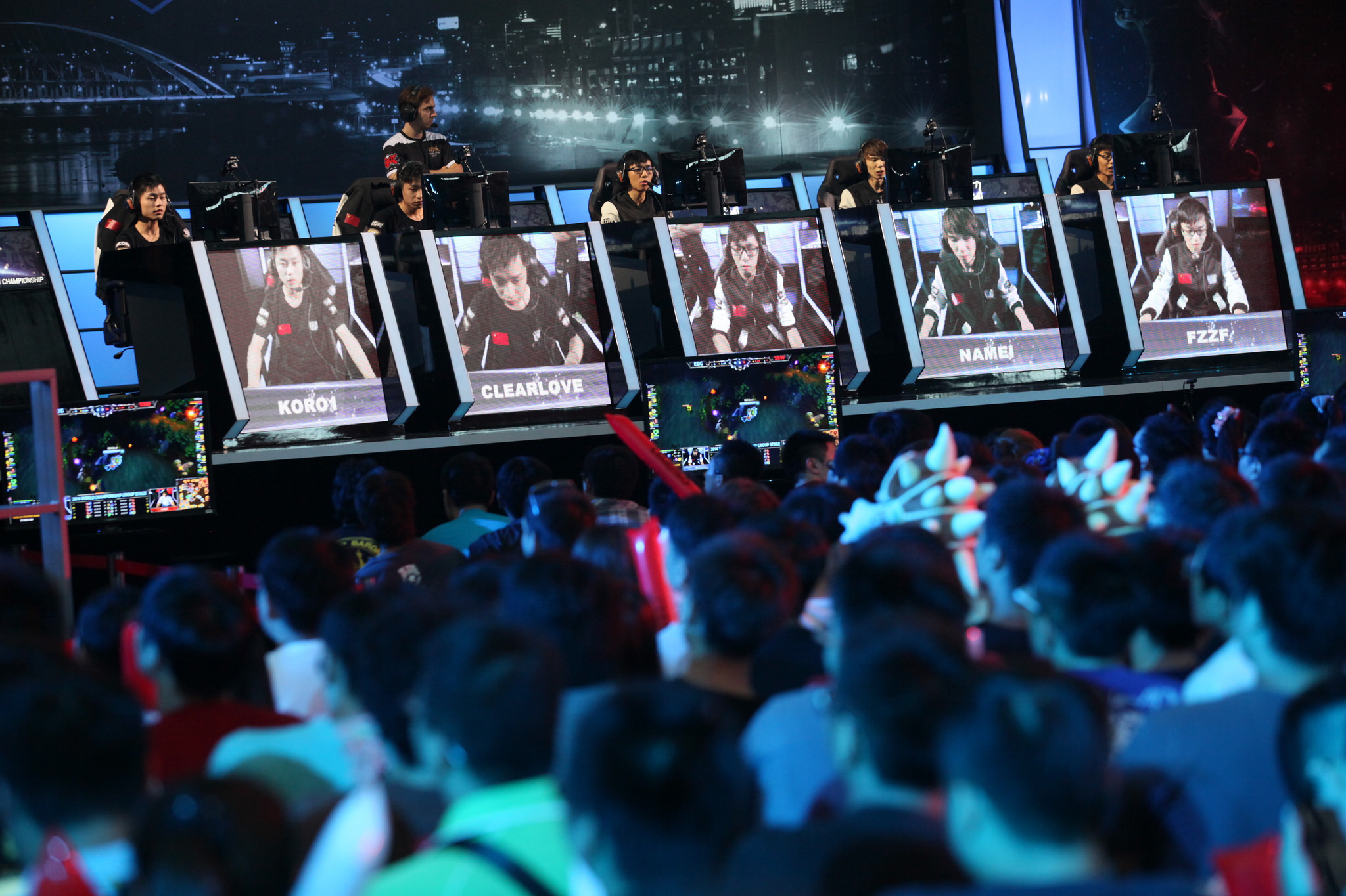 选手日常：S15英雄联盟总决赛期间海外选手最爱吃的中国菜。